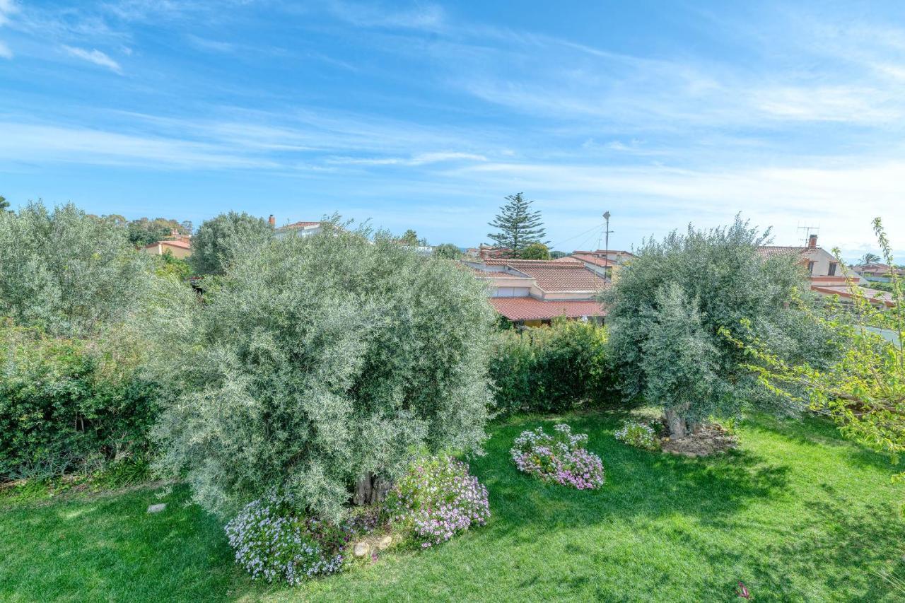 La Casa Degli Ulivi Appartamento In Villa Con Patio Quartu SantʼElena Exteriör bild